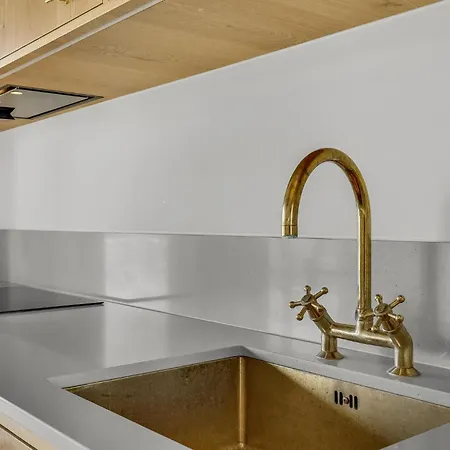 1 Bedroom Stunning In *