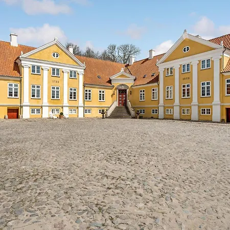 1 Bedroom Stunning In *